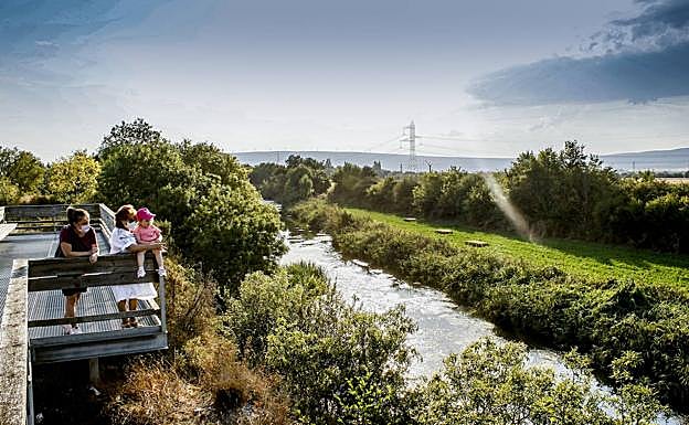 Mirador sobre el río Zadorra a su paso por Gobeo. 