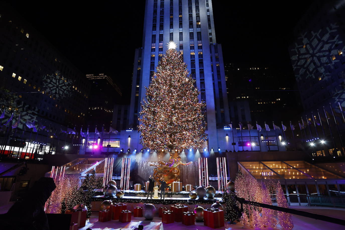 Fotos: Nueva York inaugura la Navidad con el encendido del árbol de Rockefeller