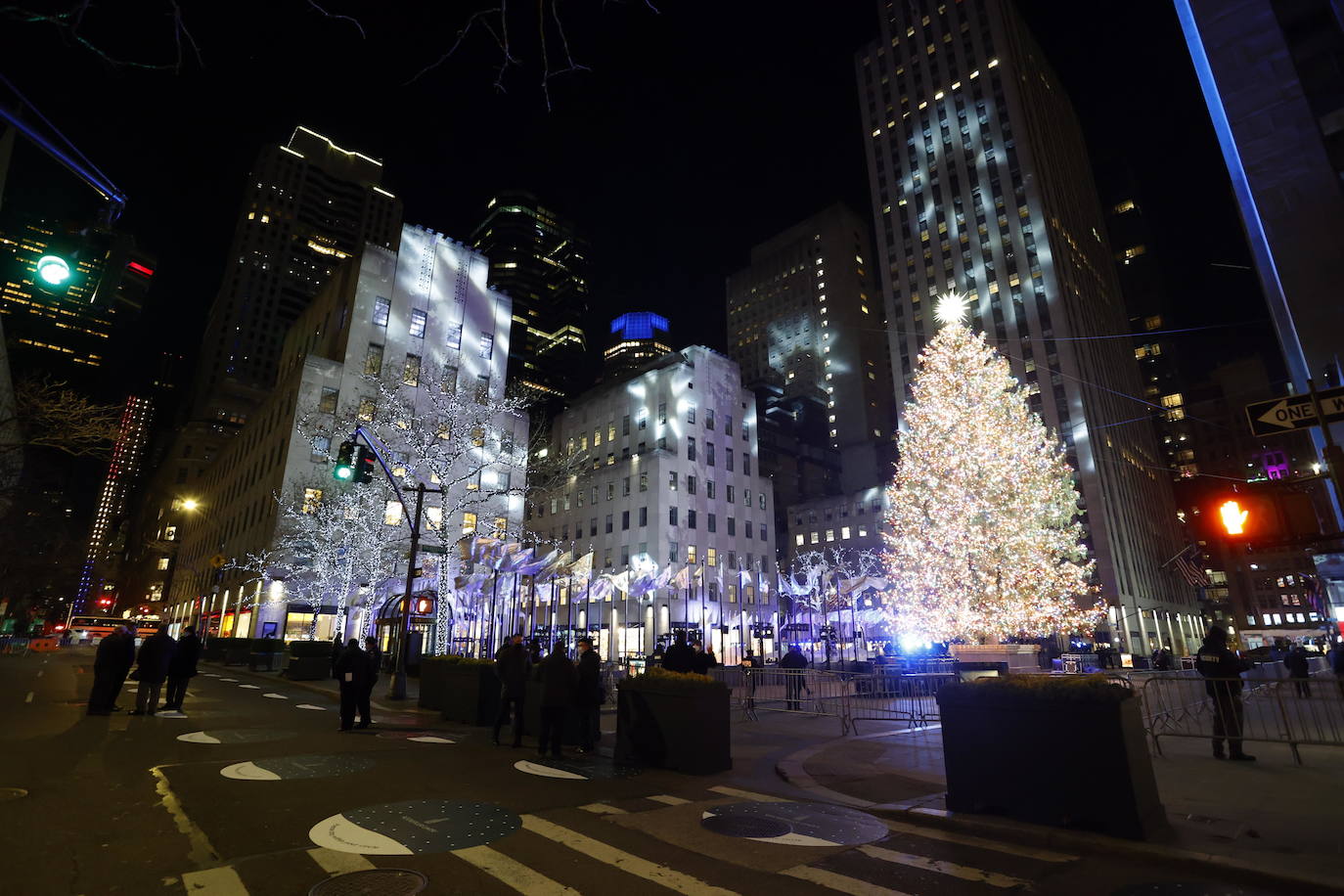 Fotos: Nueva York inaugura la Navidad con el encendido del árbol de Rockefeller