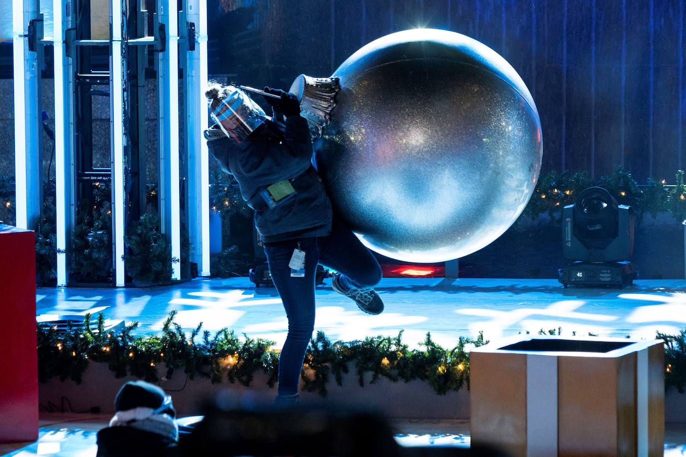 Fotos: Nueva York inaugura la Navidad con el encendido del árbol de Rockefeller