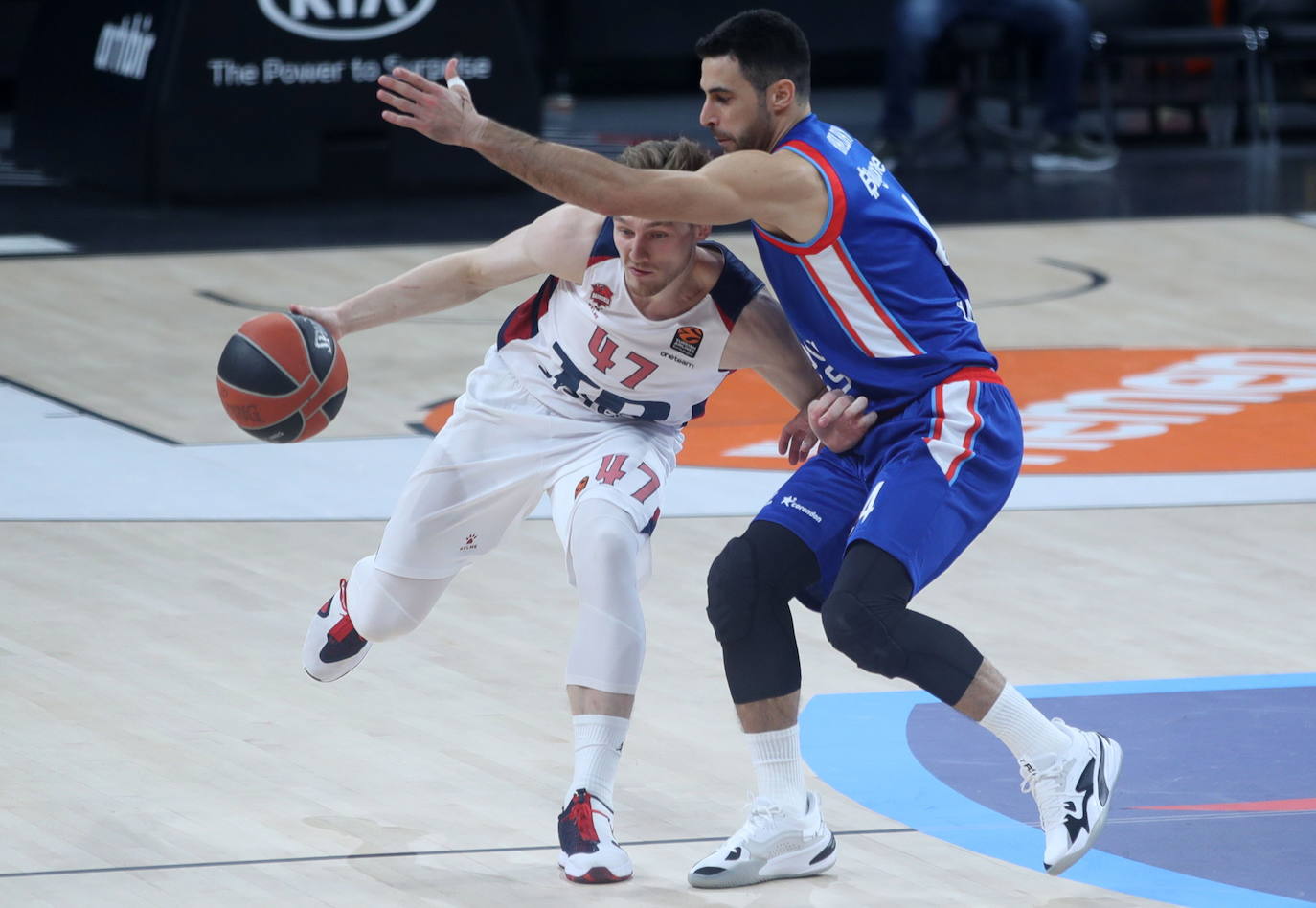 Fotos: Las imágenes del Efes-Baskonia