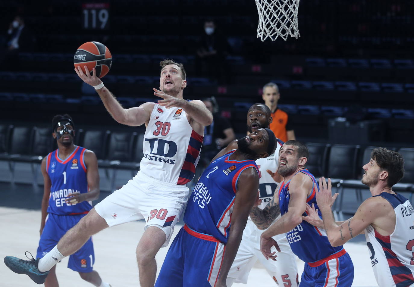 Fotos: Las imágenes del Efes-Baskonia