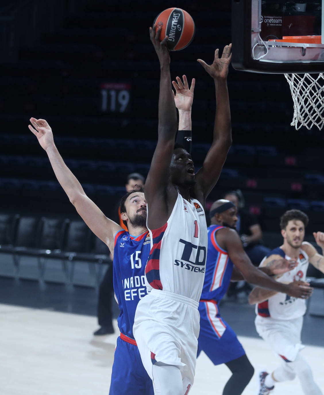 Fotos: Las imágenes del Efes-Baskonia