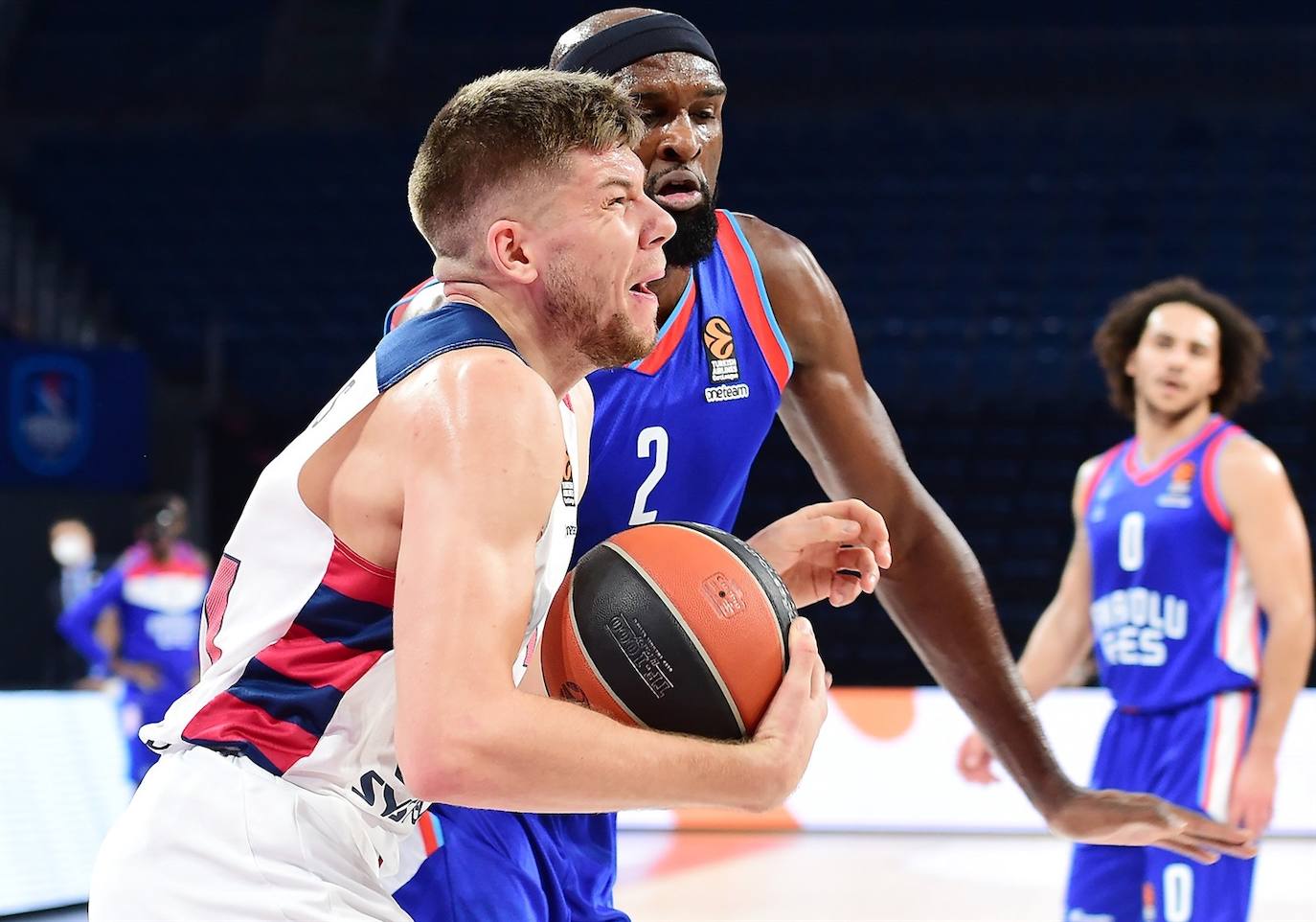 Fotos: Las imágenes del Efes-Baskonia