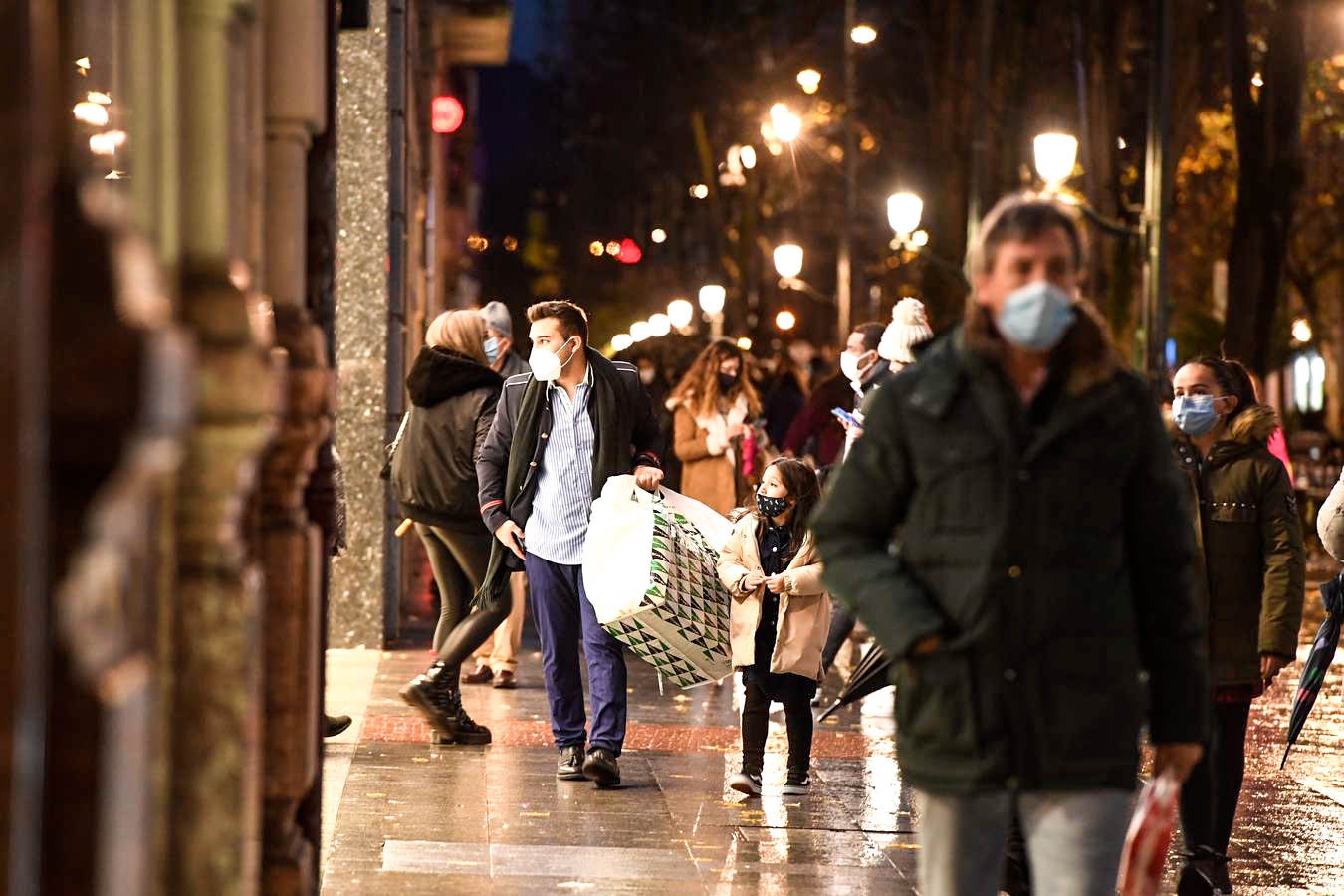 Fotos: Colas en los mercados y plazas de Bilbao