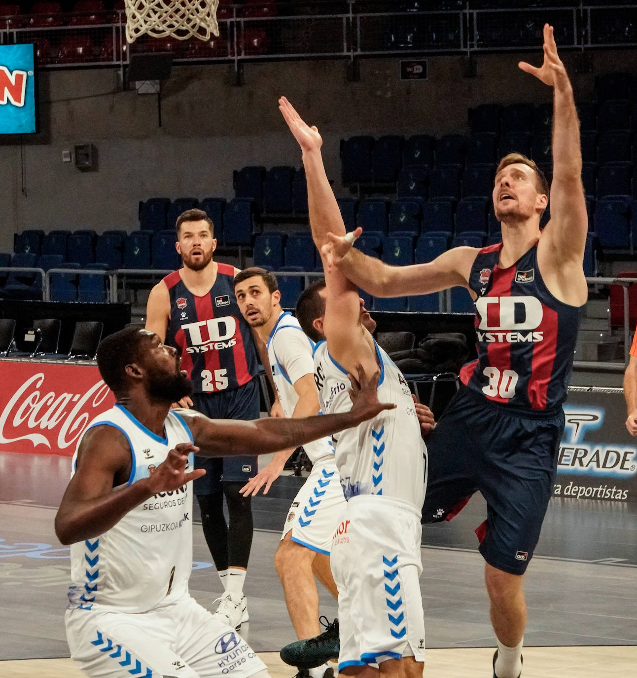 Fotos: TD Systems Baskonia - Gipuzkoa Basket, en imágenes