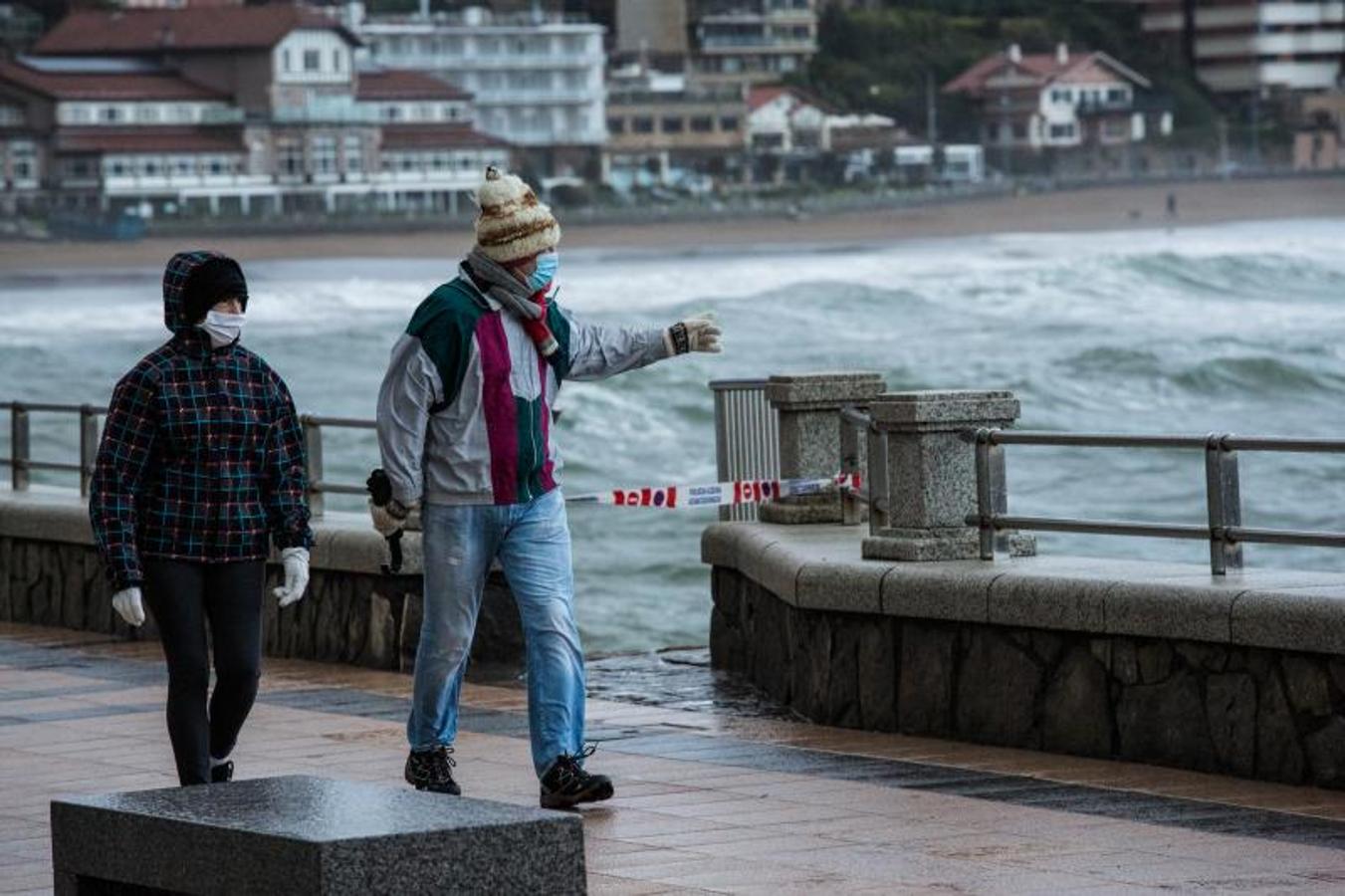 Fotos: Viento, nieve y frío en un domingo desapacible