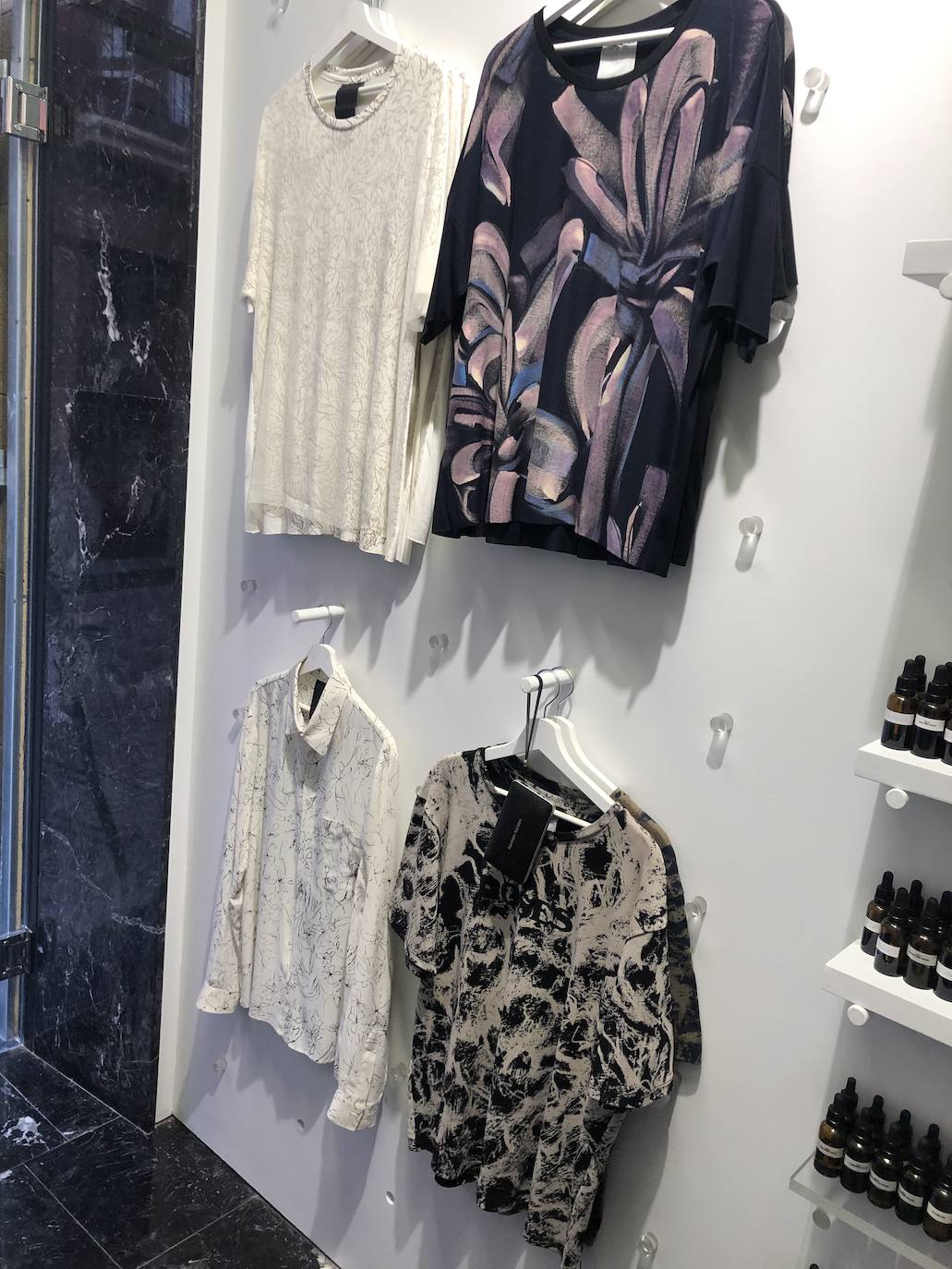 Fotos: Prendas únicas y perfumes a la carta en la tienda de autor más pequeña de Bilbao
