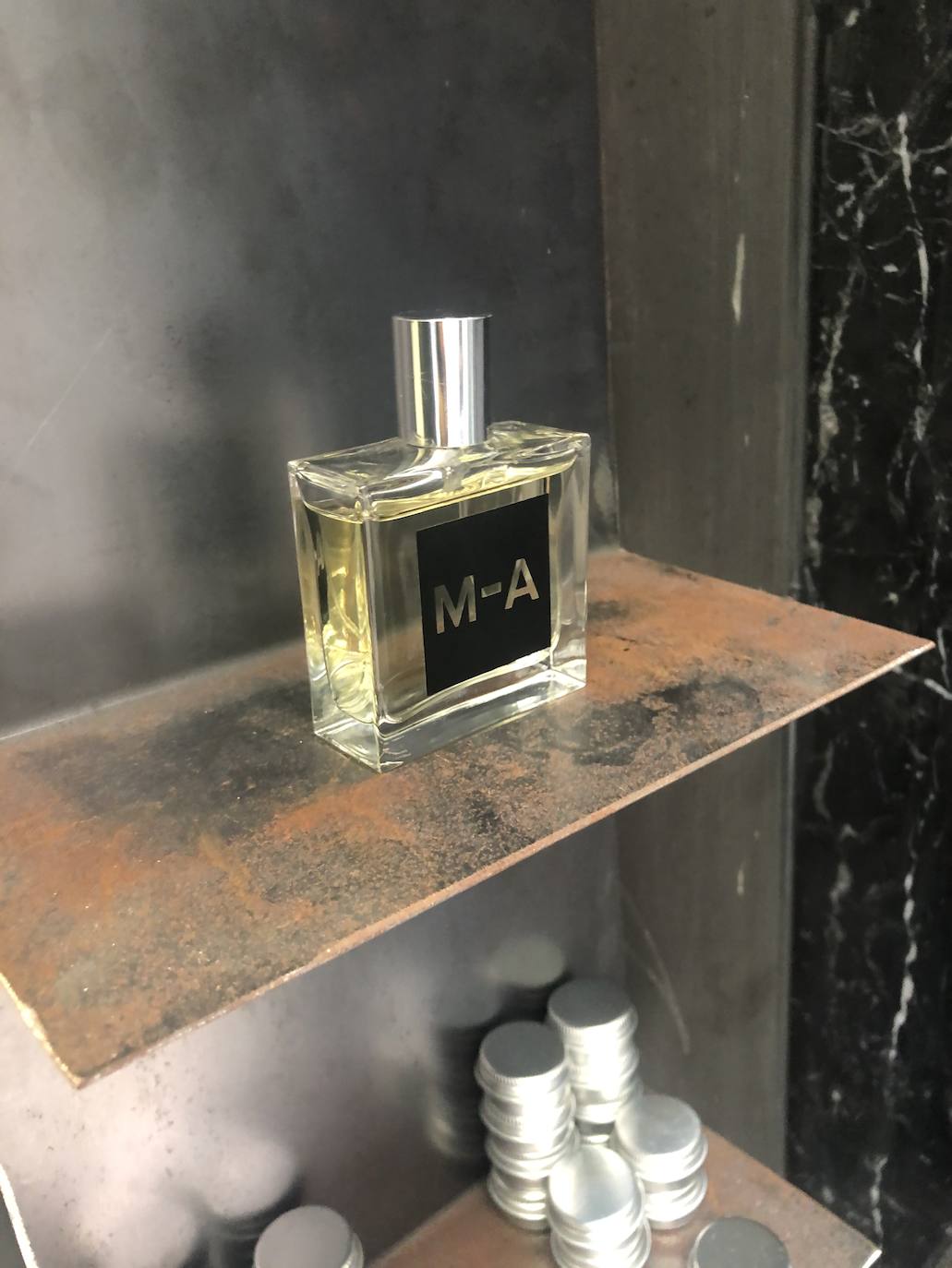 Fotos: Prendas únicas y perfumes a la carta en la tienda de autor más pequeña de Bilbao