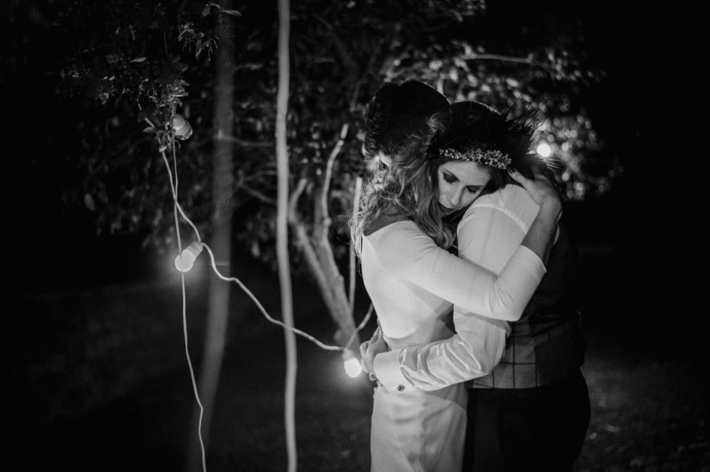 Fotos: De organizar bodas a protagonizar la suya: así es Inés, la novia bilbaína de la capucha de flores