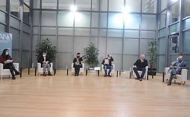 Alfonso Gurpegui, Yolanda Berasategui, Igor Salazar, Nacho Eguizábal y Axier Urresti han participado en la tercera jornada LAN 2021.