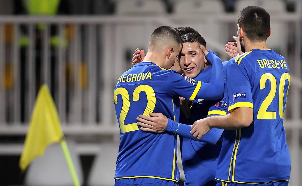 Jugadores de la selección de Kosovo celebran un gol contra Moldavia en la Liga de las Naciones. 