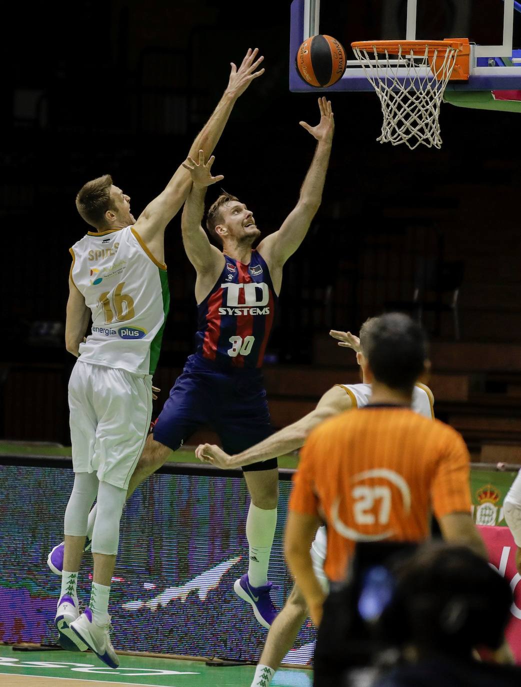 Fotos: Las imágenes del Real Betis-Baskonia