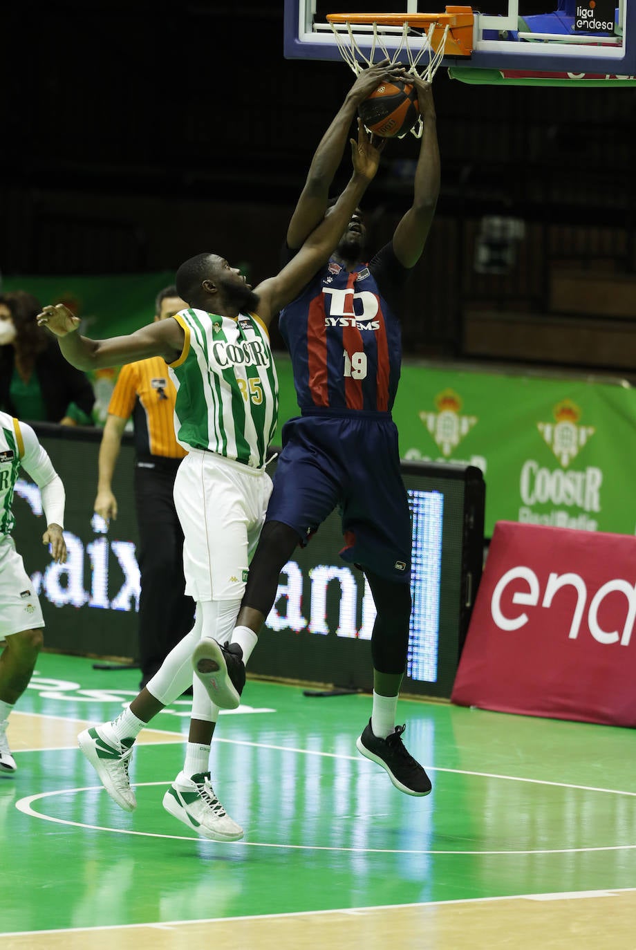 Fotos: Las imágenes del Real Betis-Baskonia