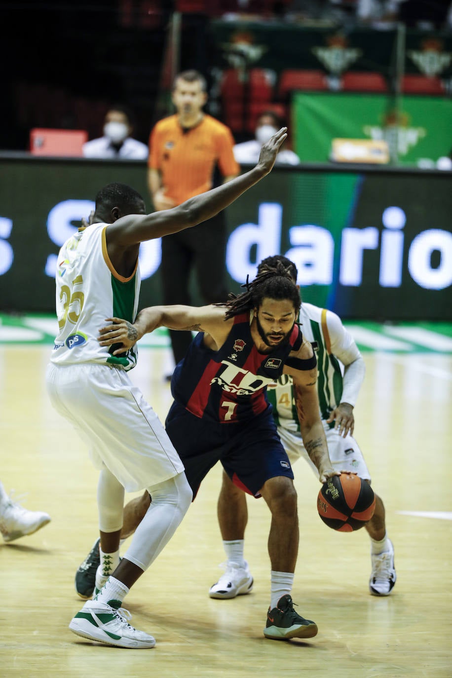 Fotos: Las imágenes del Real Betis-Baskonia