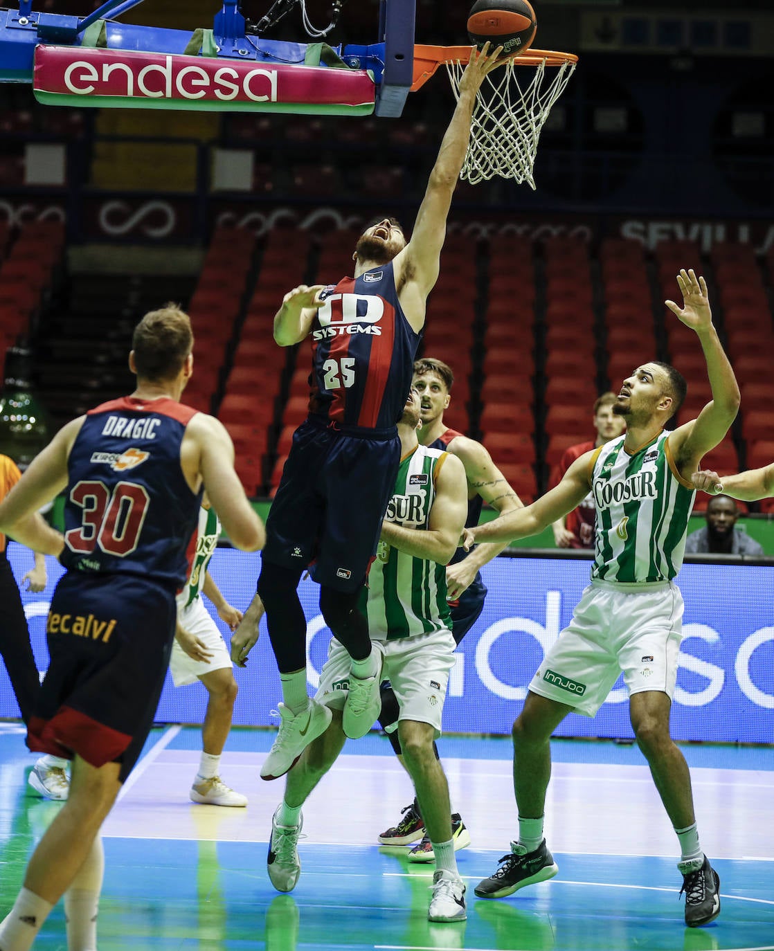 Fotos: Las imágenes del Real Betis-Baskonia