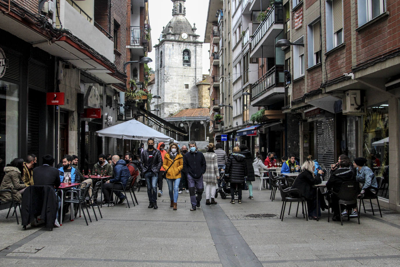 Llodio ha recuperado ambiente gracias a la apertura de la hostelería.