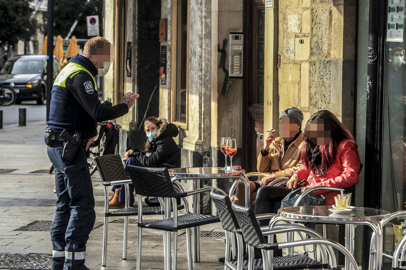 La Policía Local ha controlado que se cumplieran las normas en la hostelería.