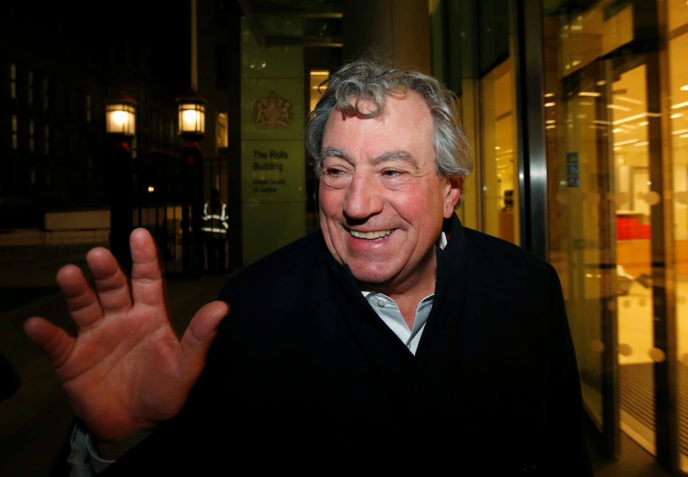 El actor Terry Jones, 77 años. Jones fue uno de los creadores de Flying Circus de Monty Python, el programa de televisión británico que reescribió las reglas de la comedia con bocetos, personajes y eslogan surrealistas, en 1969. Codirigió la primera película del equipo "Monty Python and the Holy Grail "con su colega Python Terry Gilliam, y dirigió la subsecuente Life of Brian y" The Meaning of Life ".