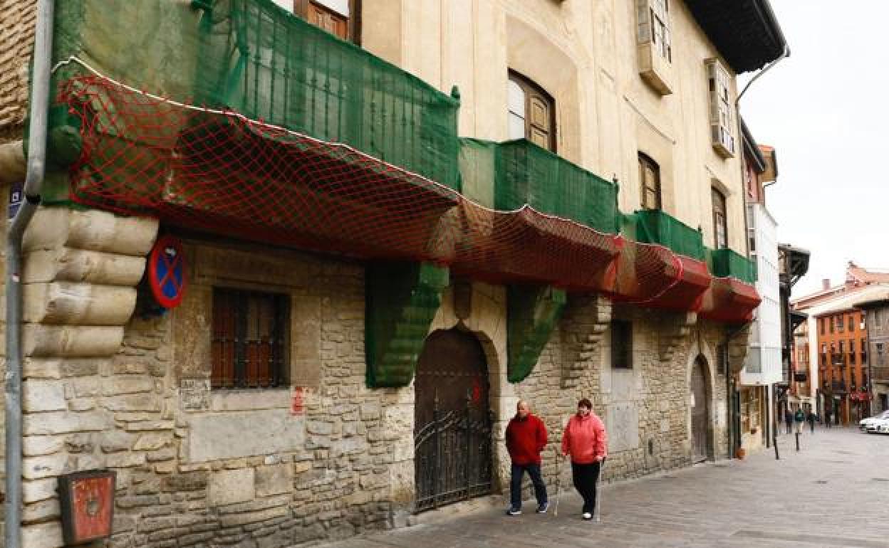 Técnicos municipales acondicionaron el edificio este fin de semana para que resista otro invierno. 