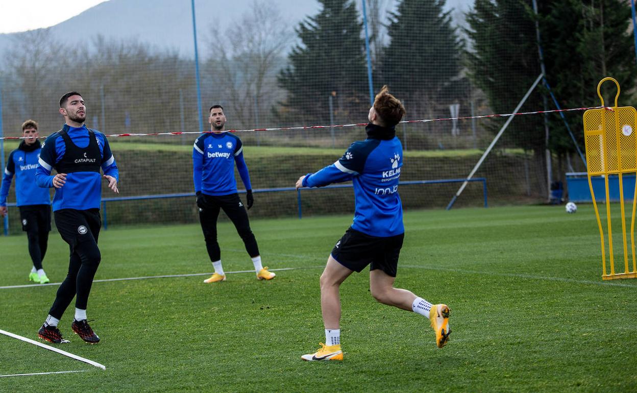 Javi López, Tachi, Edgar y Borja, en un entrenamiento. 