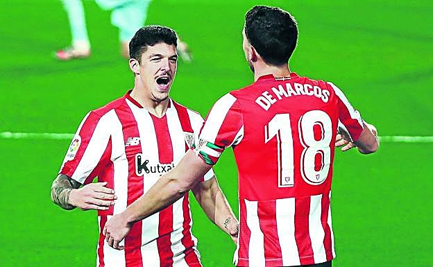 Capa y De Marcos dan vida a la banda derecha del Athletic