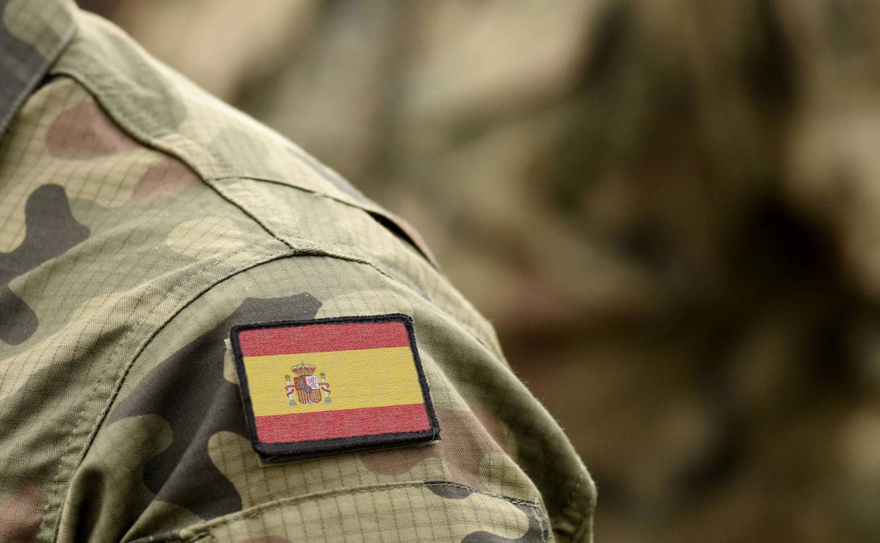 La Fiscalía abre una investigación por el chat de militares retirados