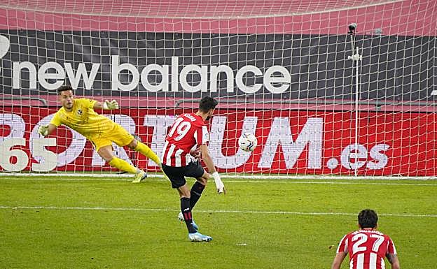 Dos de los olvidados de Garitano le dan vida con sus goles