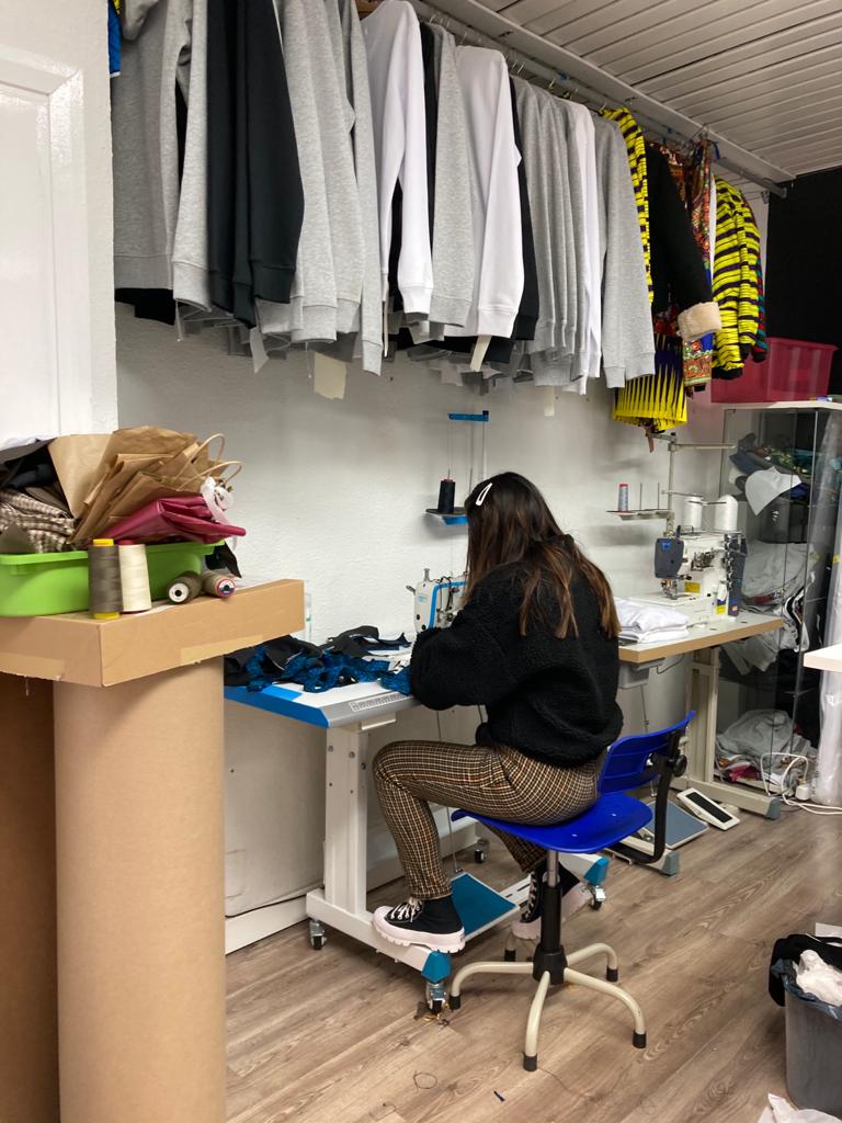 Fotos: La novedosa firma de 4 bilbaínos que tiñen su ropa con…¡aguacate!