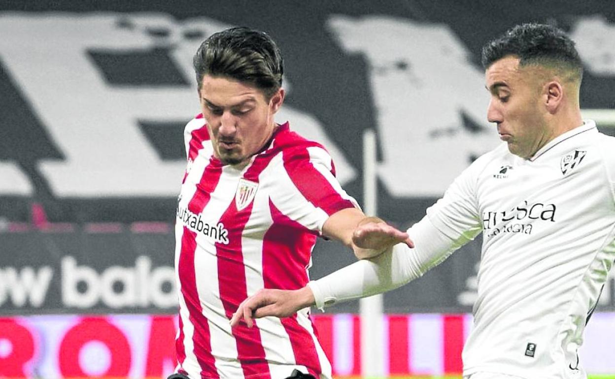 Vencedor, en una acción durante el encuentro del viernes contra el Huesca. 