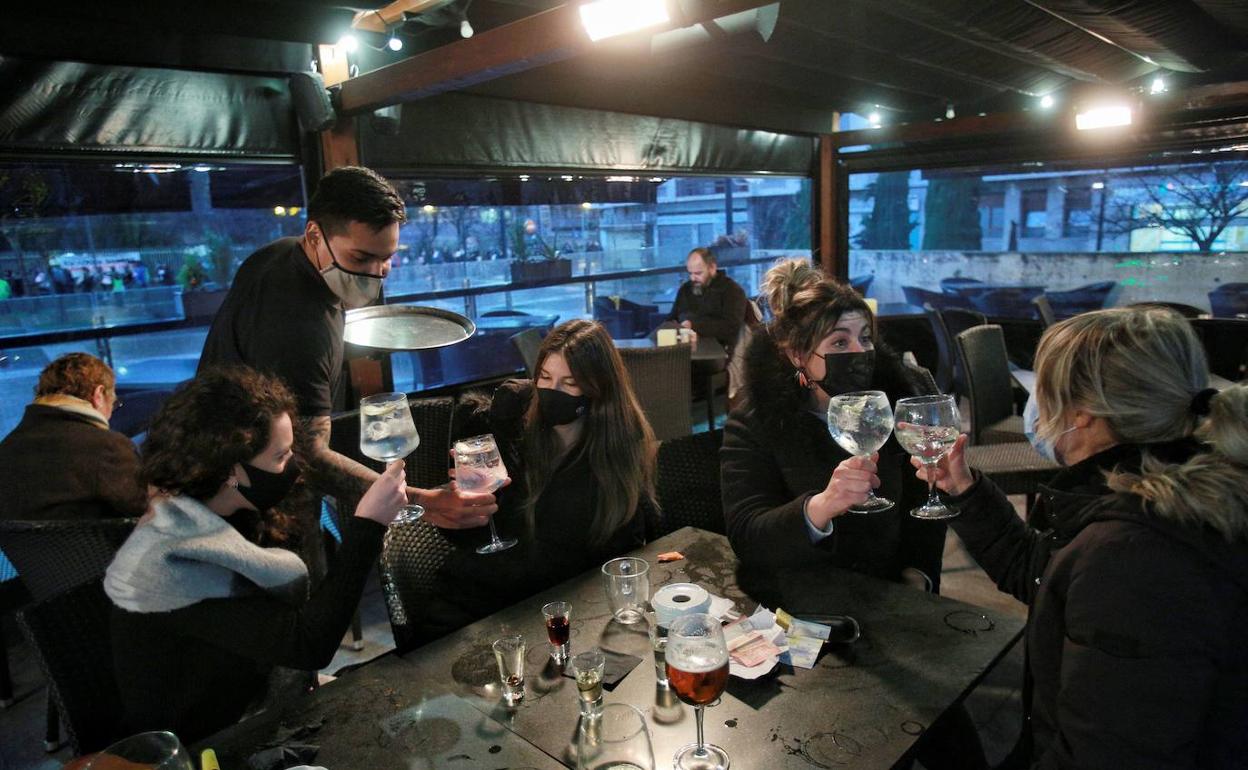 Nuevas medidas covid en Euskadi: ¿A qué hora cerrarán los bares en Nochebuena y Nochevieja?