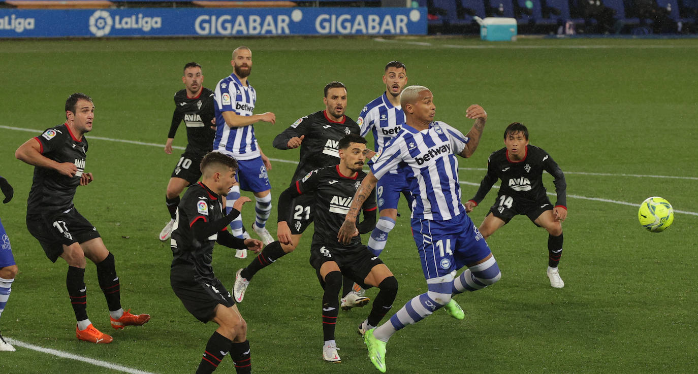 Fotos: Las imágenes del Alavés-Eibar