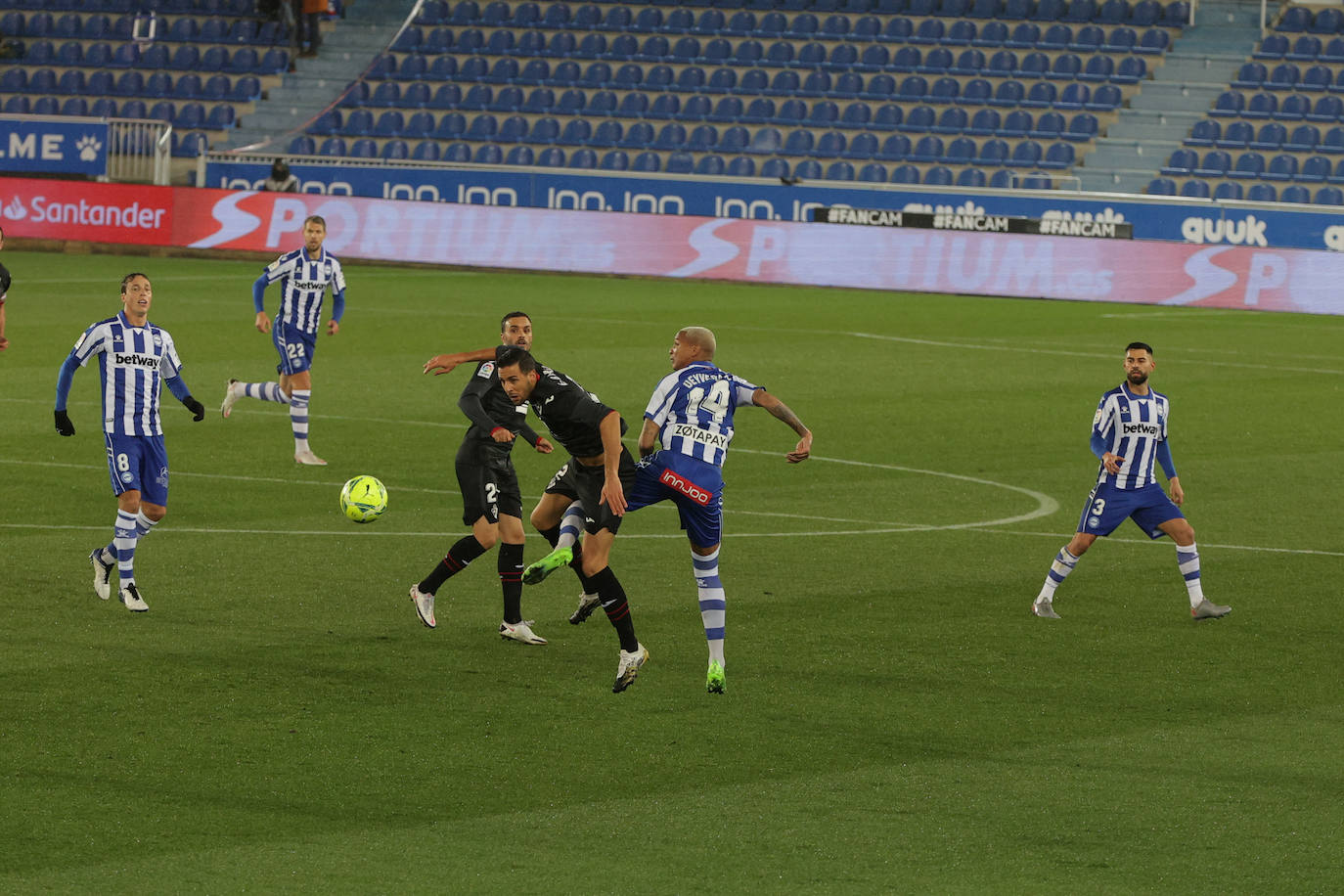 Fotos: Las imágenes del Alavés-Eibar