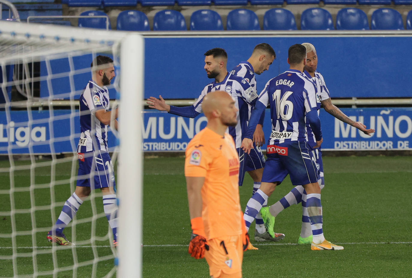 Fotos: Las imágenes del Alavés-Eibar
