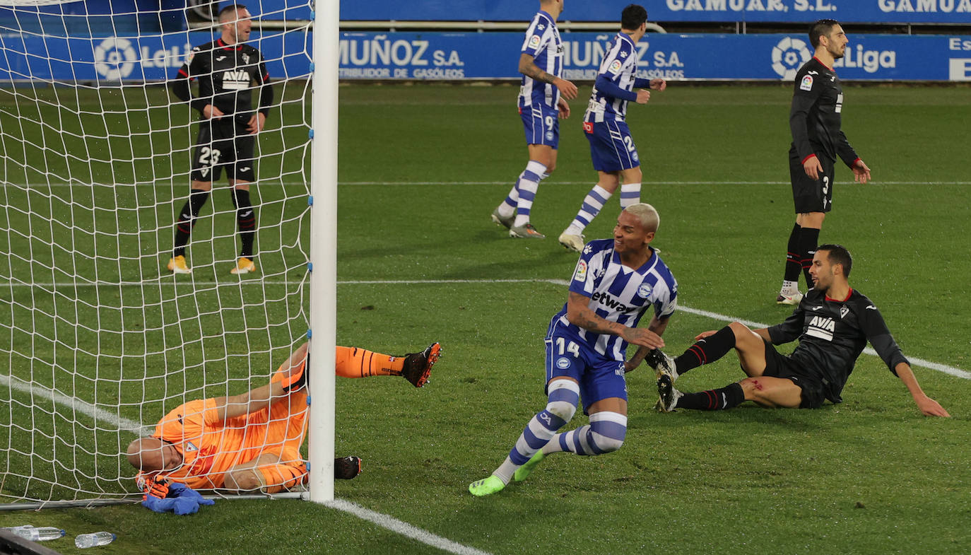 Fotos: Las imágenes del Alavés-Eibar