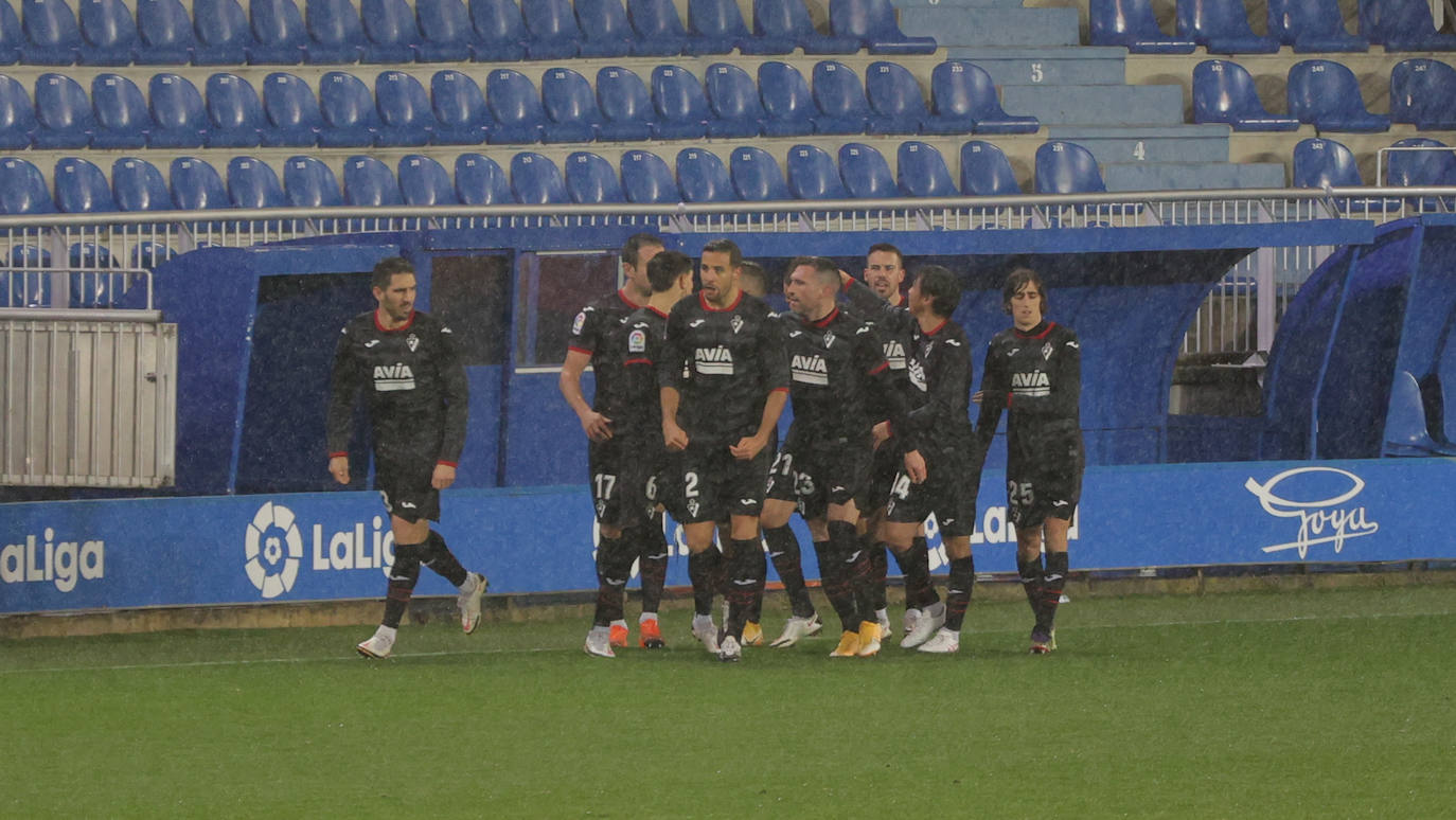 Fotos: Las imágenes del Alavés-Eibar