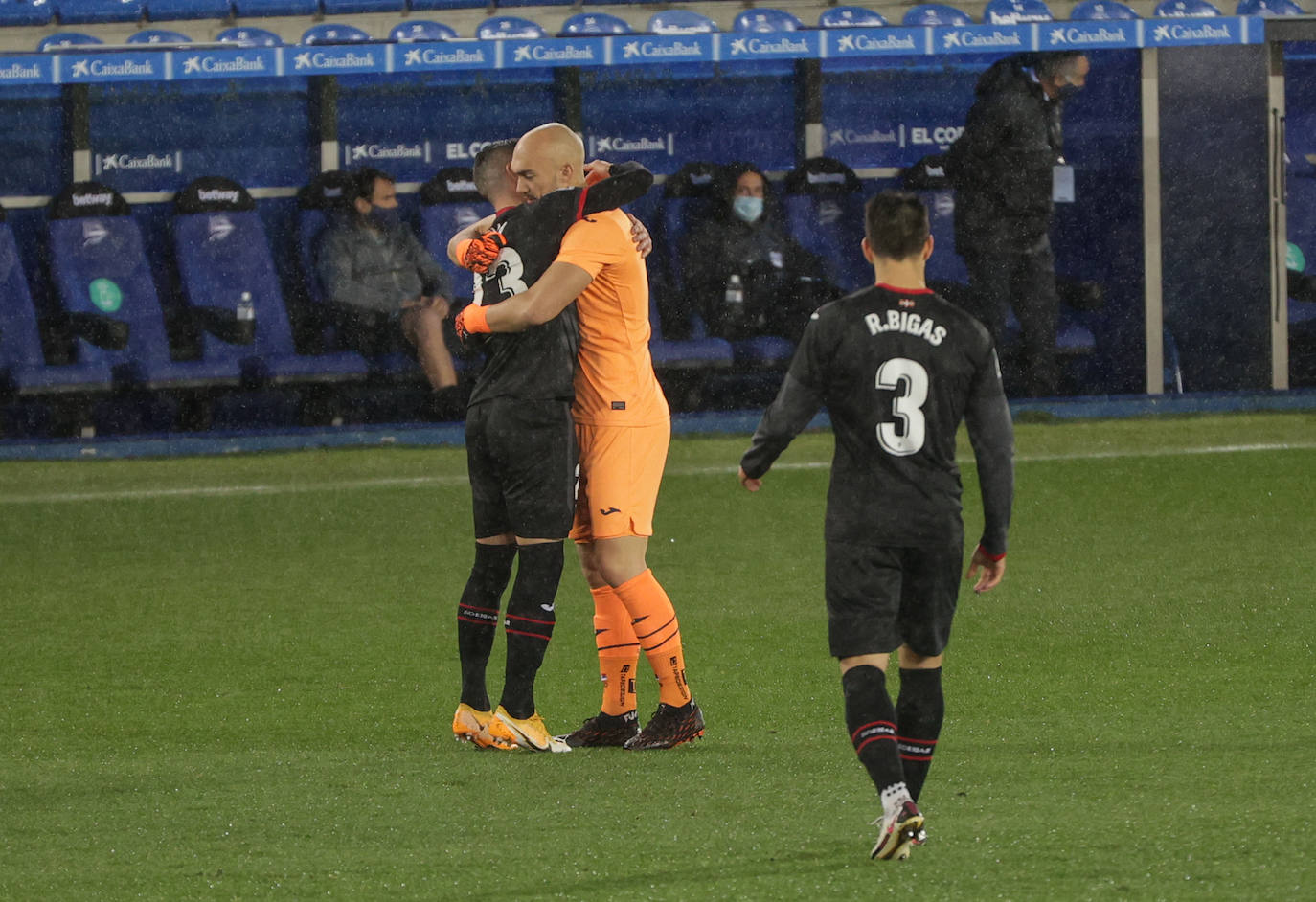 Fotos: Las imágenes del Alavés-Eibar