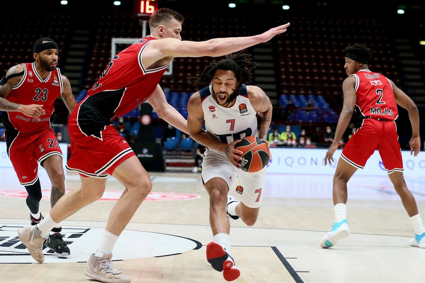 Fotos: Las mejores imágenes del Armani Milán - TD Systems Baskonia