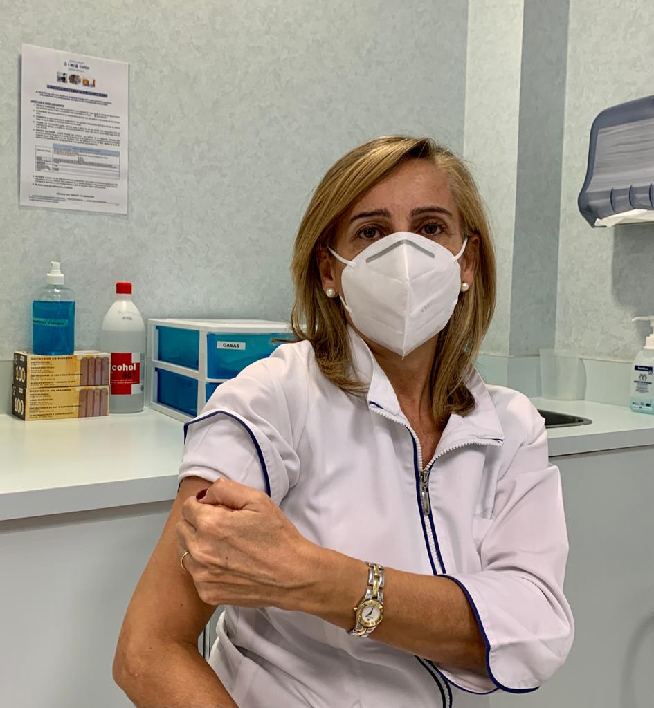 «Por supuesto que me vacunaré y no solo porque como personal sanitario lo considero obligado, sino porque conseguir que todos lo hagamos será la mejor manera de prevenir el contagio y evitar la propagación, además de un paso esperanzador para recobrar cierta normalidad y dejar atrás lo lamentablemente vivido».