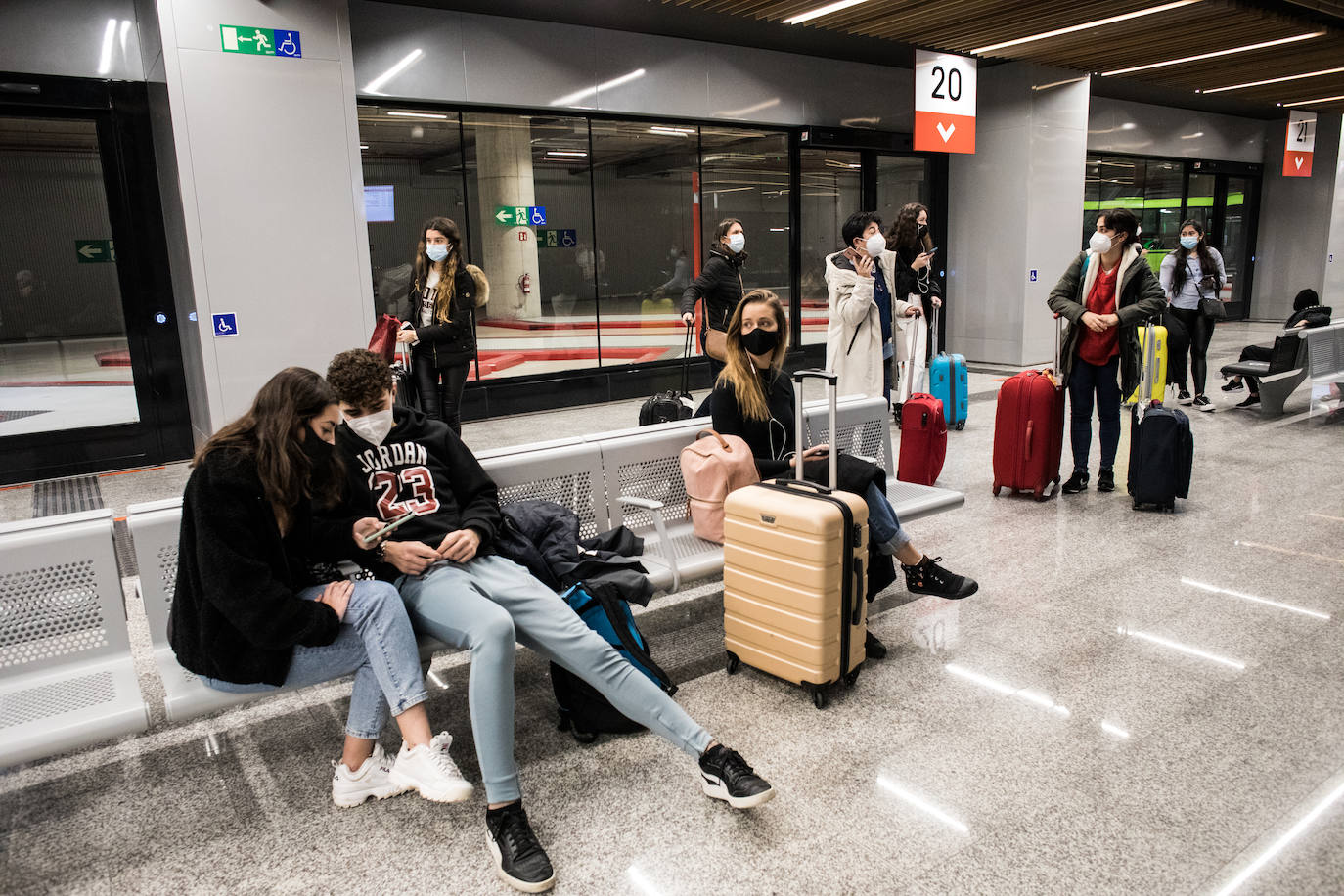 Aspecto que presentaban las dársenas de la Estación de Autobuses este miércoles.