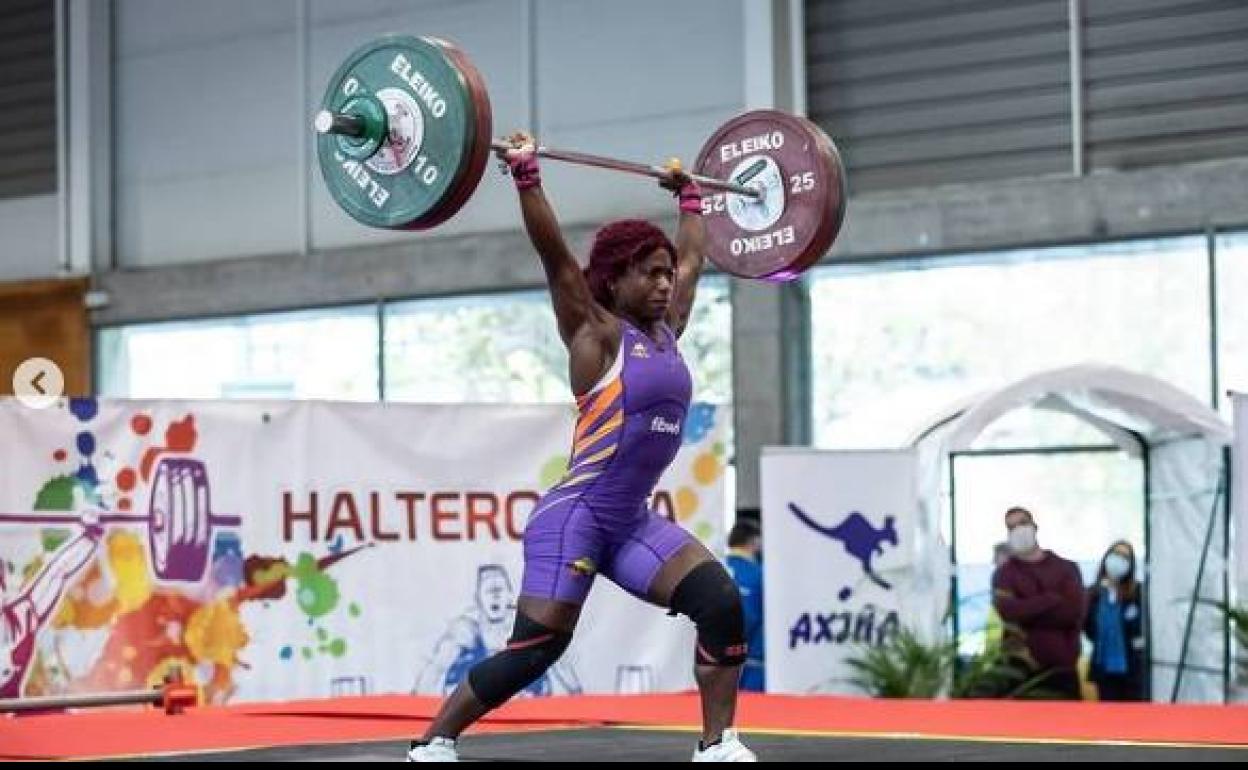 De origen nigeriano, Badaseraye es la actual campeona de España de halterofilia en 55 kg. 