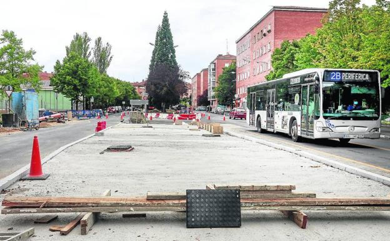 Obras del futuro trazado del BEI en la calle Castillo de Fontecha.