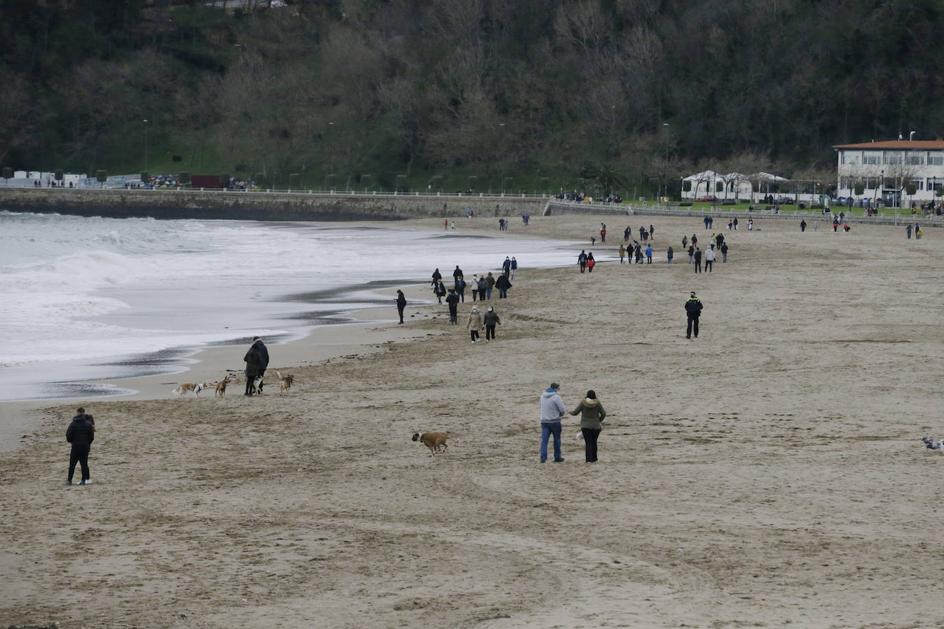 Aspecto de la playa de Ereaga este domingo.
