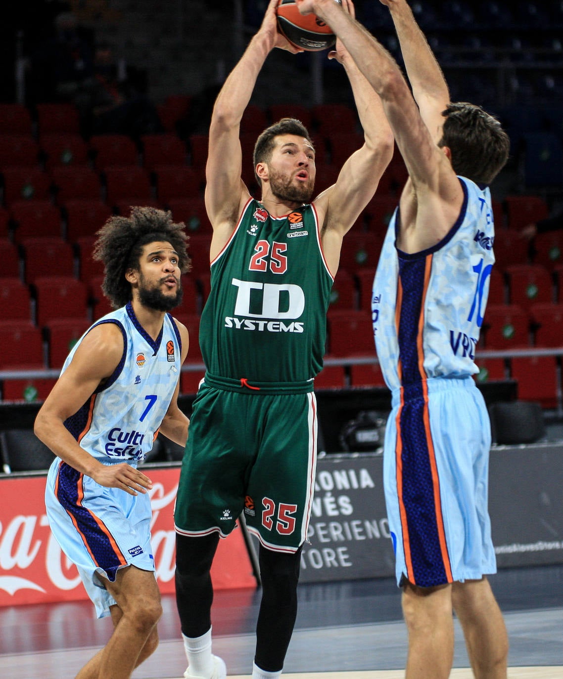 Fotos: Las imágenes del Baskonia - Valencia