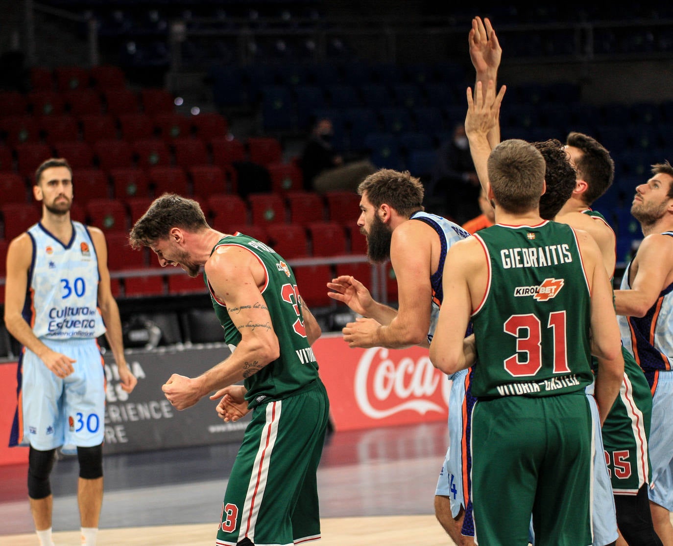Fotos: Las imágenes del Baskonia - Valencia