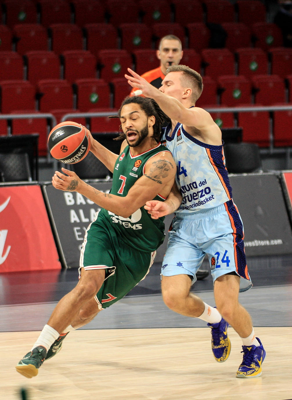 Fotos: Las imágenes del Baskonia - Valencia