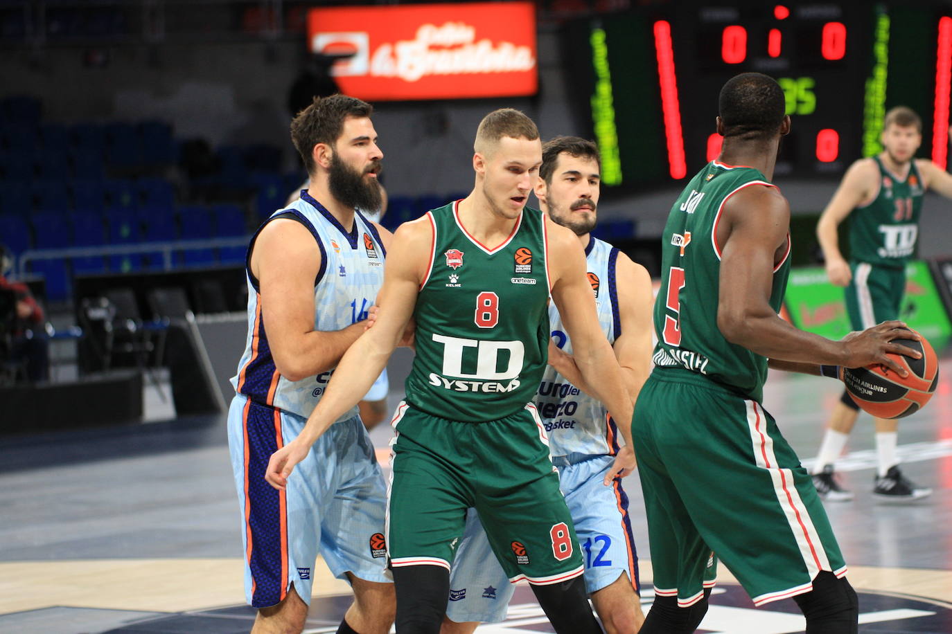 Fotos: Las imágenes del Baskonia - Valencia