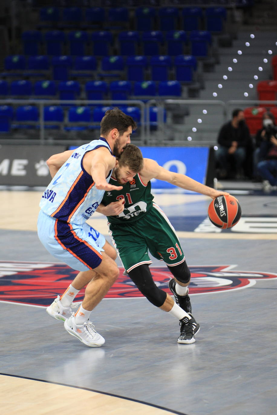 Fotos: Las imágenes del Baskonia - Valencia