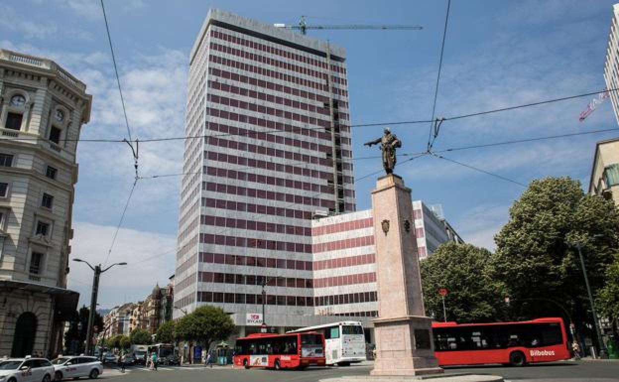 El aspirante que impugnó el contrato de la Torre Bizkaia se suma al proyecto tras retirar el recurso