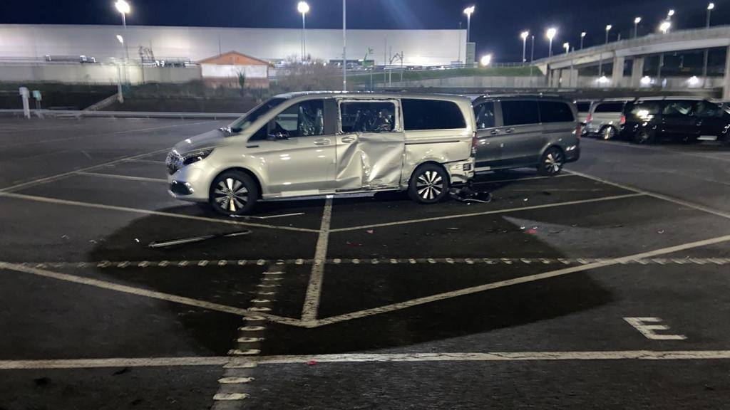 Fotos: Los destrozos ocasionados en el parking de Mercedes de Vitoria